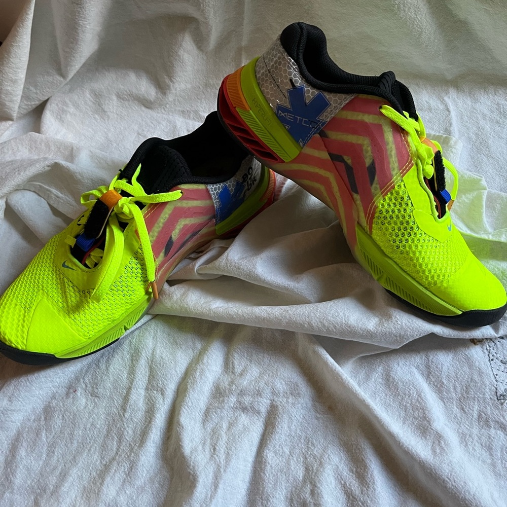 Nike metcon 7 amp volt shoes. Mens 7